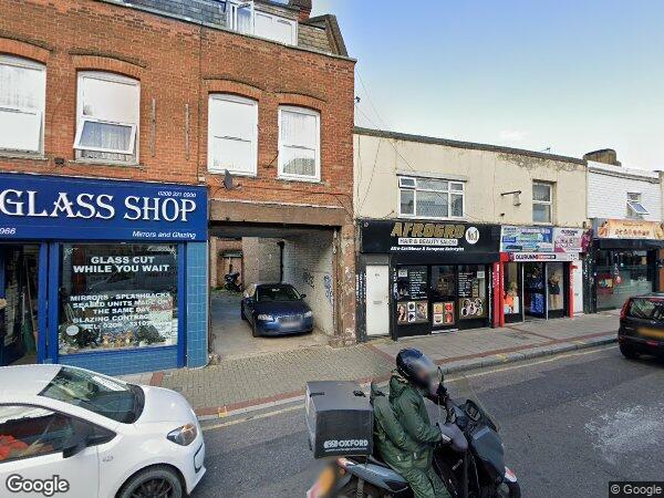 Flat Plumstead High Street in Greater London