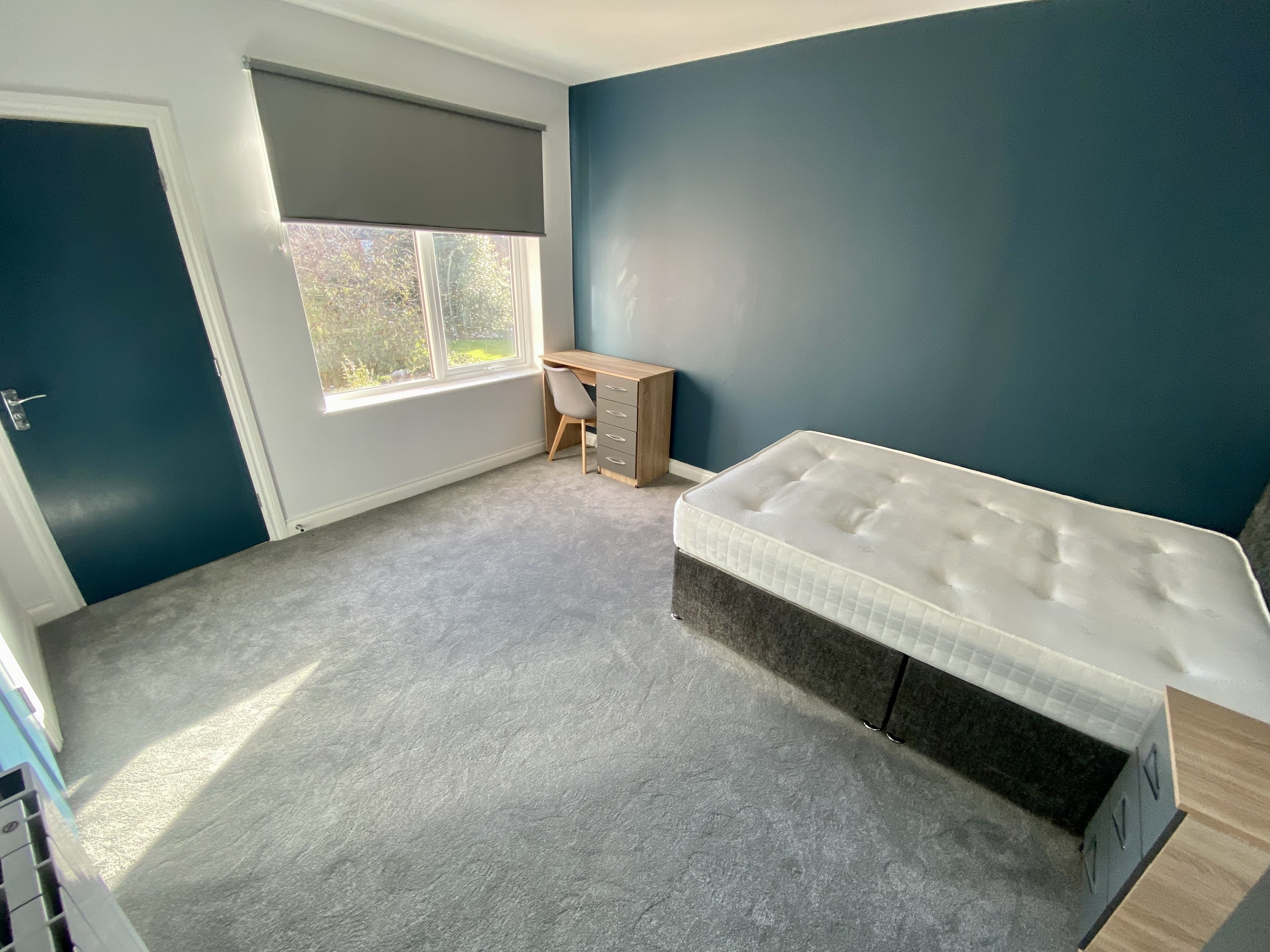 Room Lorne Road in Leicester