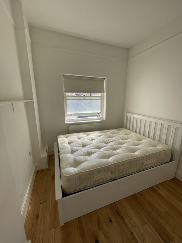 Room Railton Road in Greater London