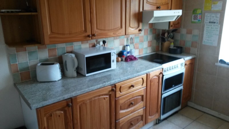 Room Broadfield Road in Bristol