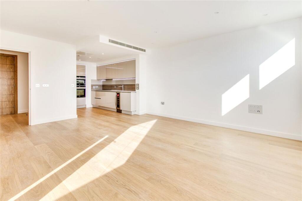 Flat Holland Park Avenue in Greater London