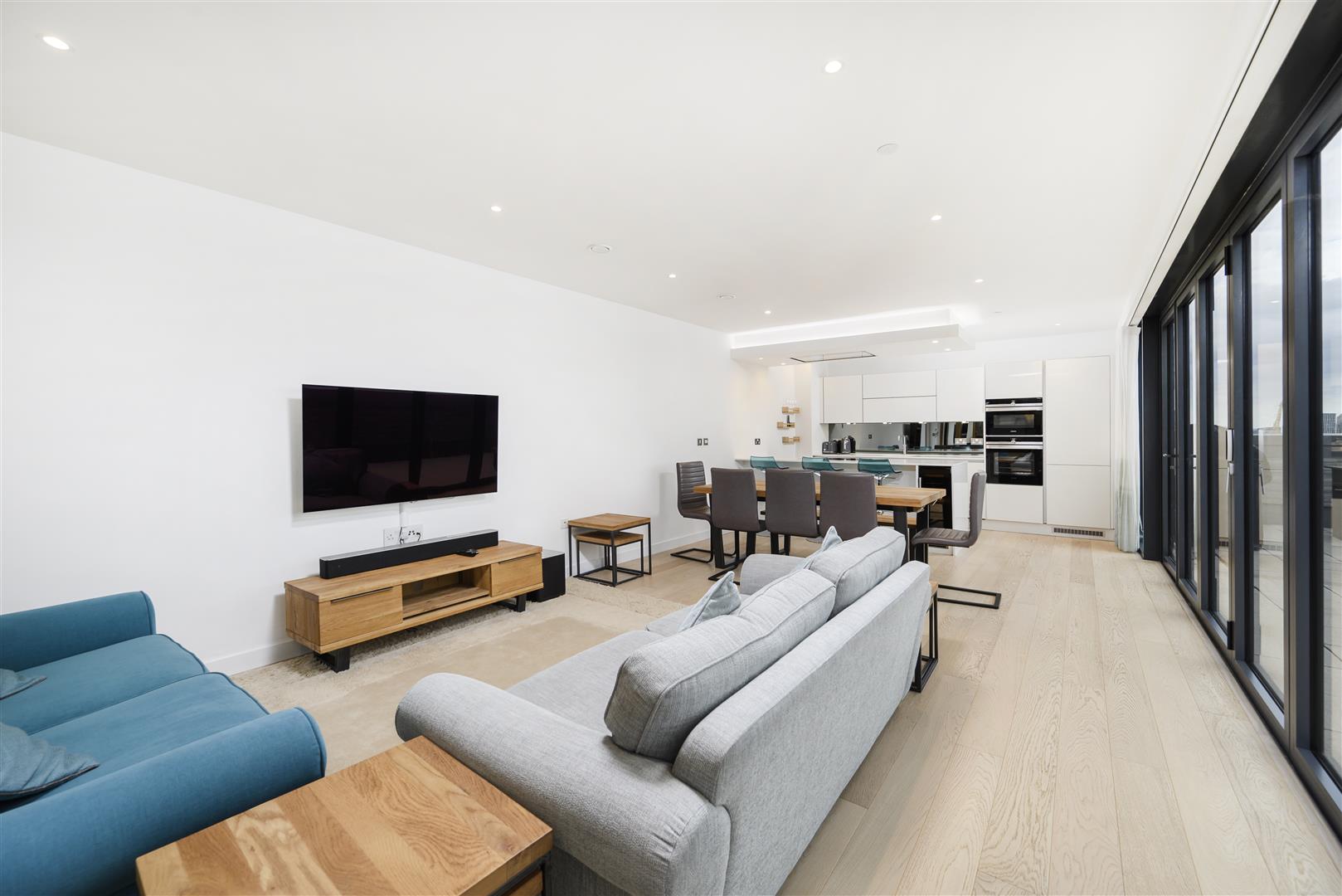 Flat Yabsley Street in Greater London