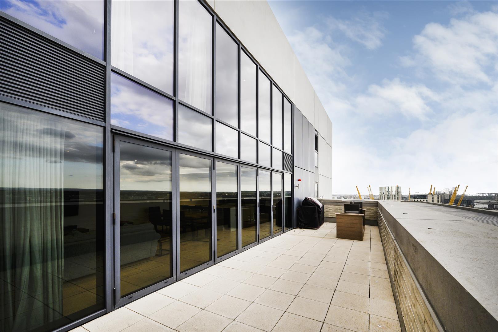 Flat Yabsley Street in Greater London