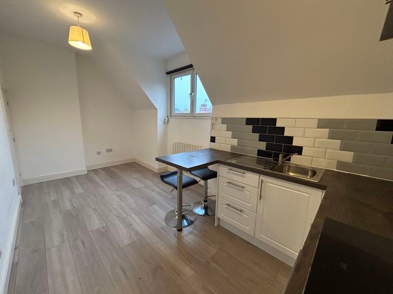 Flat Layton Avenue in Mansfield Woodhouse