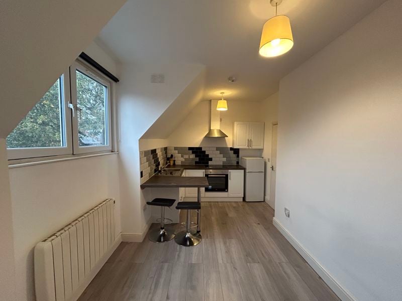 Flat Layton Avenue in Mansfield Woodhouse