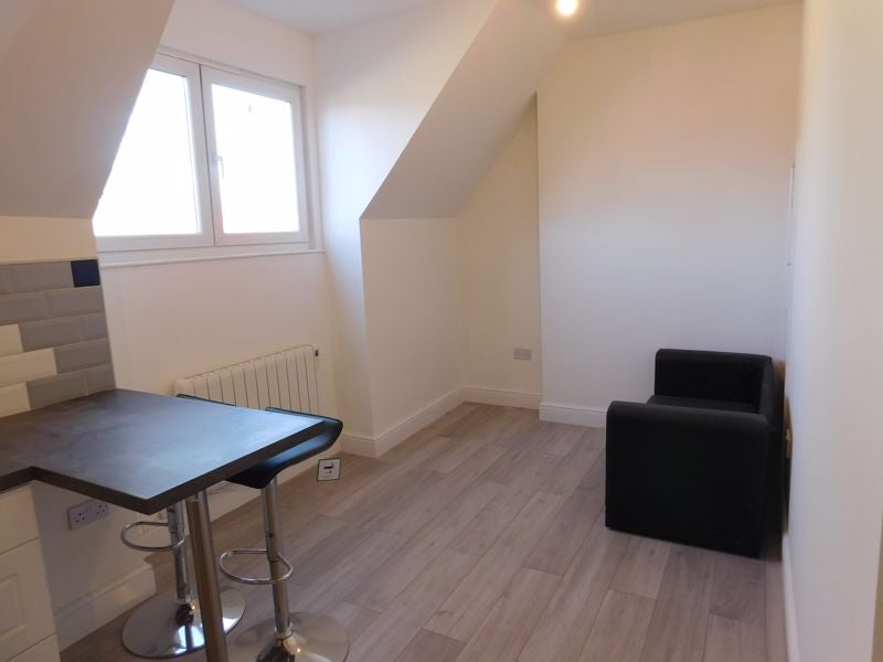 Flat Layton Avenue in Mansfield Woodhouse