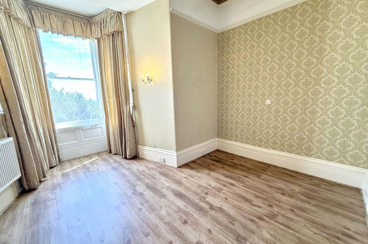 Flat Hesketh Crescent in Torquay