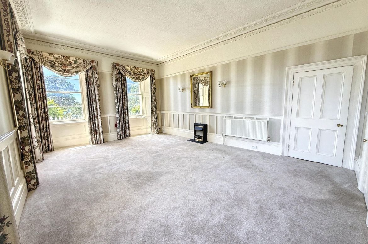 Flat Hesketh Crescent in Torquay