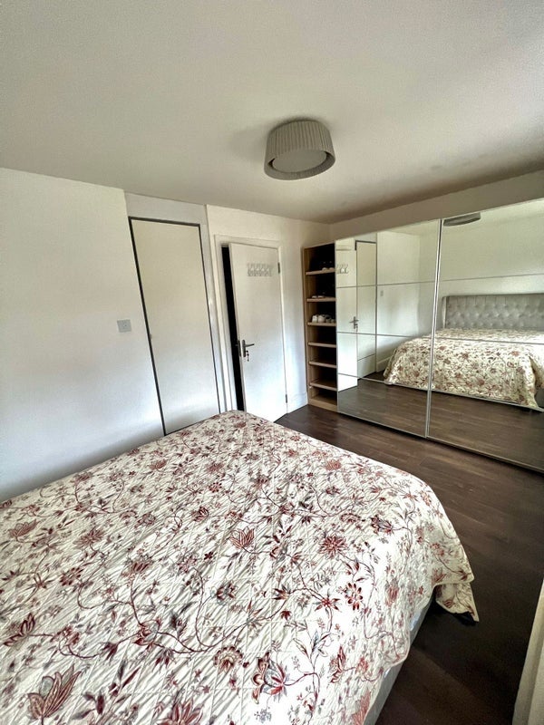Room Newmarket Avenue in Greater London