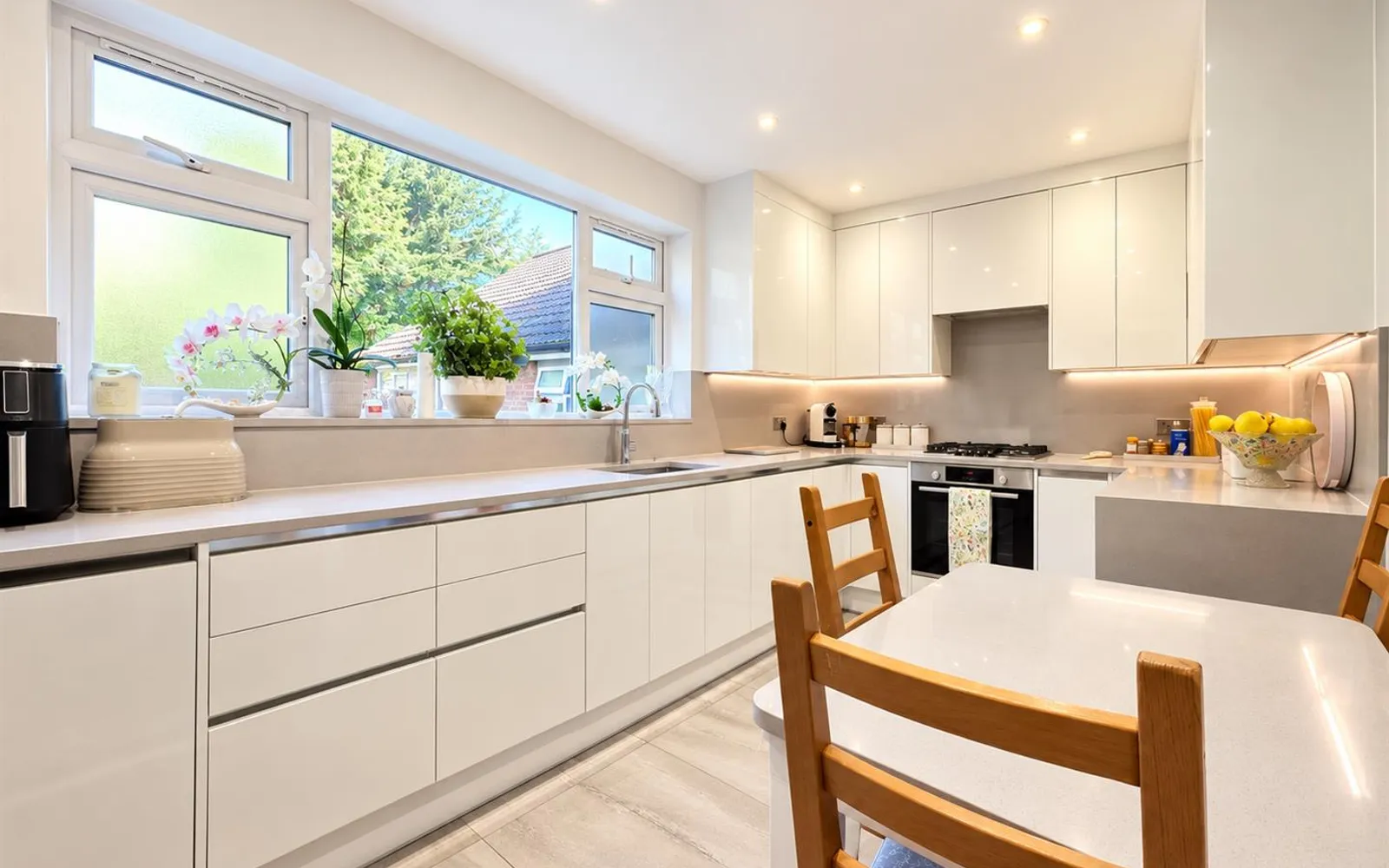 Flat Haslemere Road in Greater London