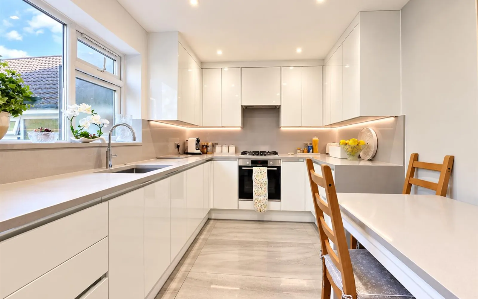 Flat Haslemere Road in Greater London
