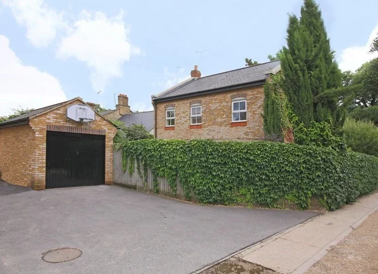 House Cockfosters Road in Greater London