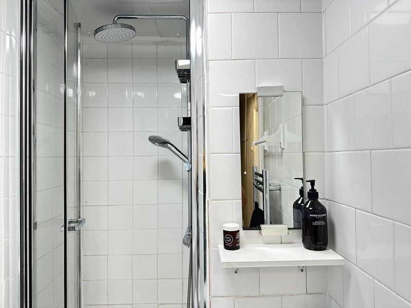 Flat Monmouth Road in City of Westminster