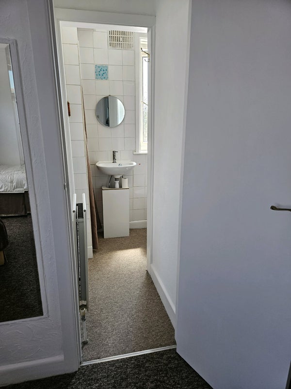 Room Palmer Road in Poole