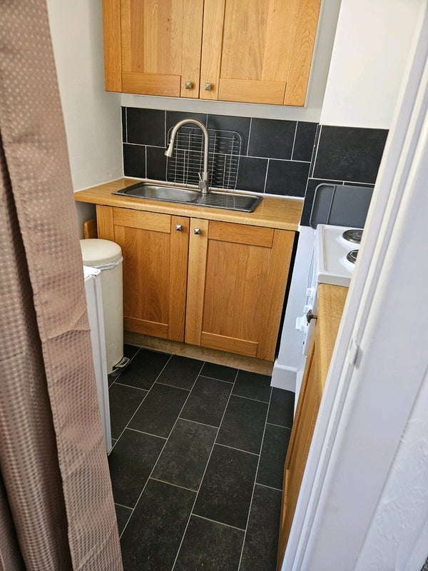 Room Palmer Road in Poole