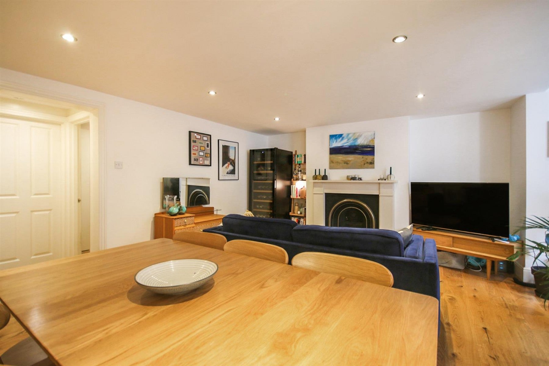 Flat Sotheby Road in Greater London
