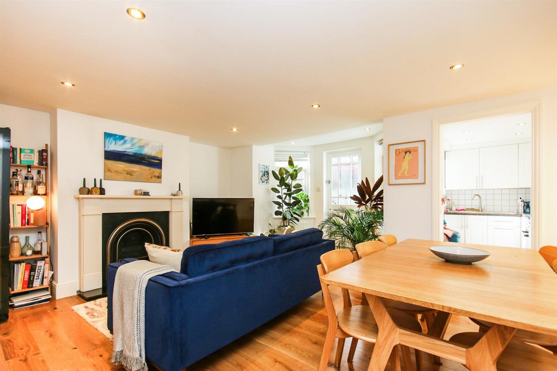Flat Sotheby Road in Greater London