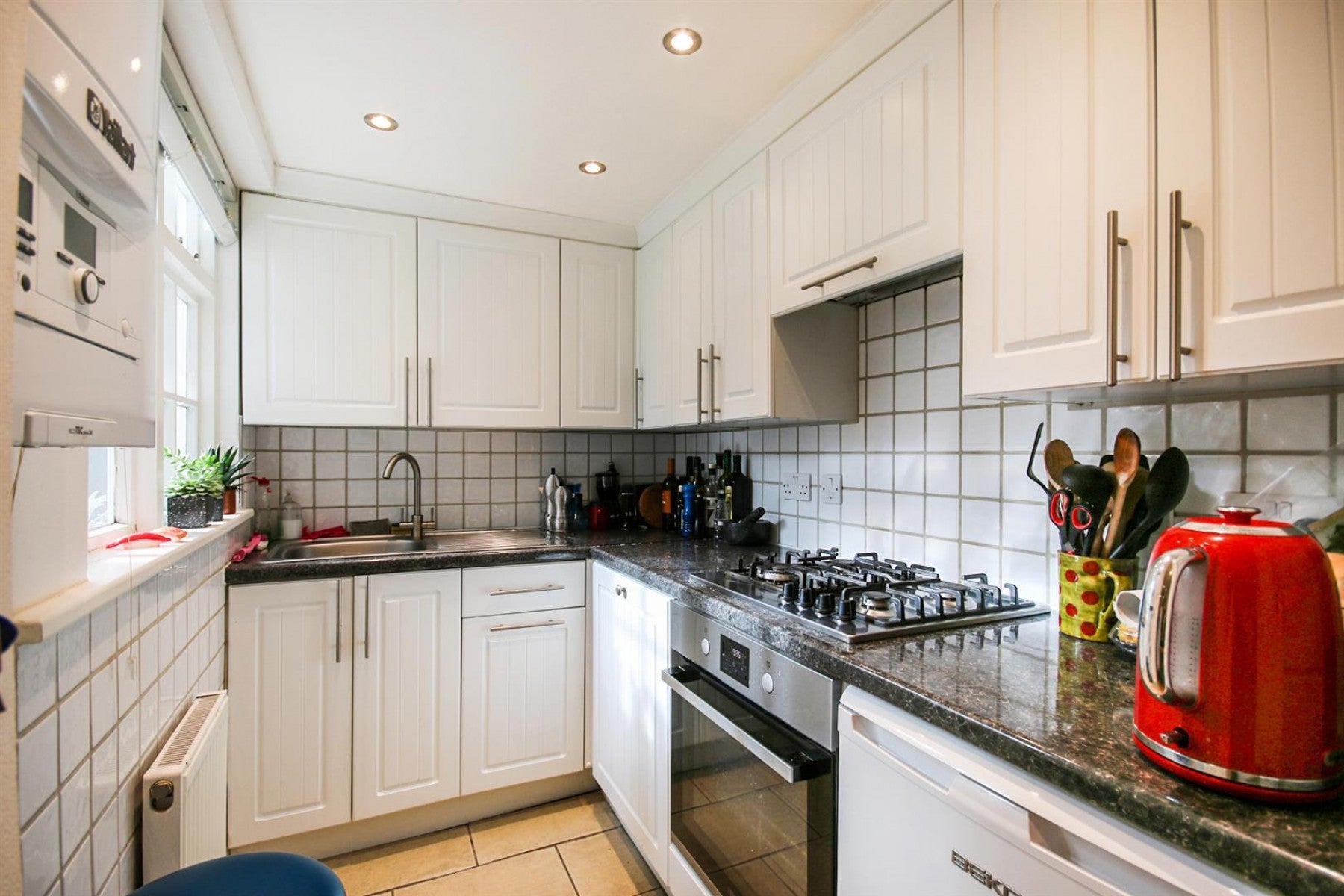 Flat Sotheby Road in Greater London