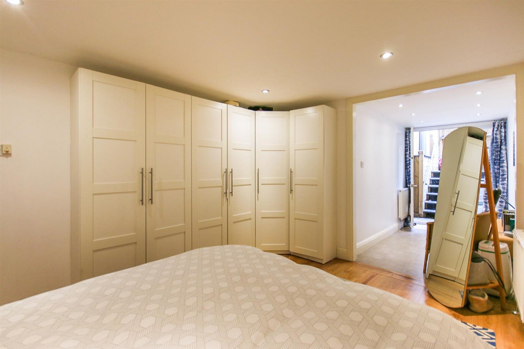 Flat Sotheby Road in Greater London