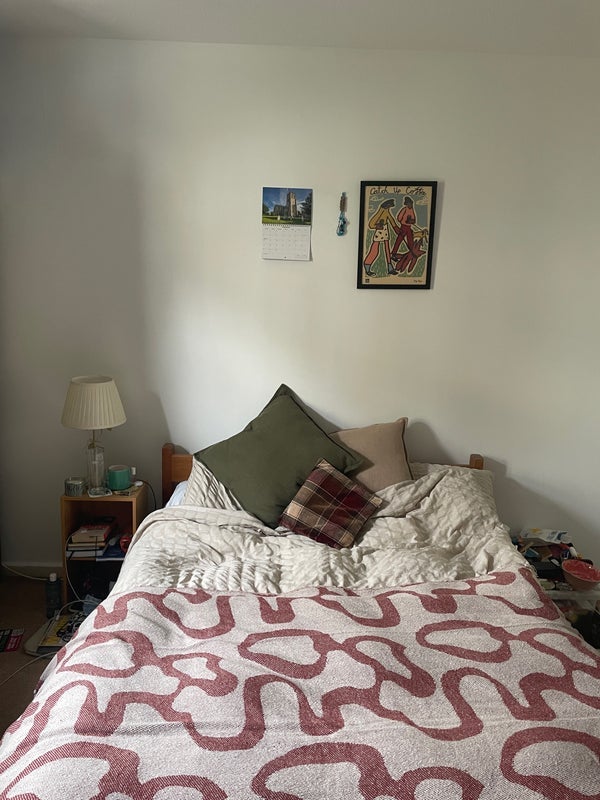 Room Cardinals Way in Greater London
