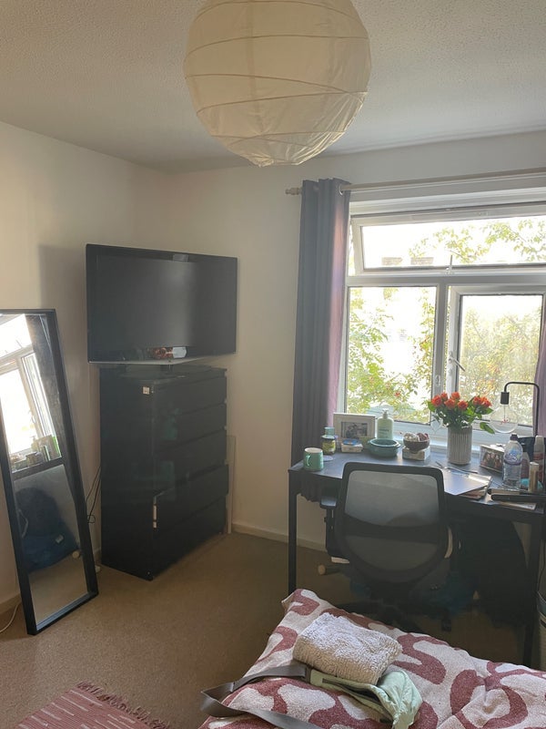 Room Cardinals Way in Greater London