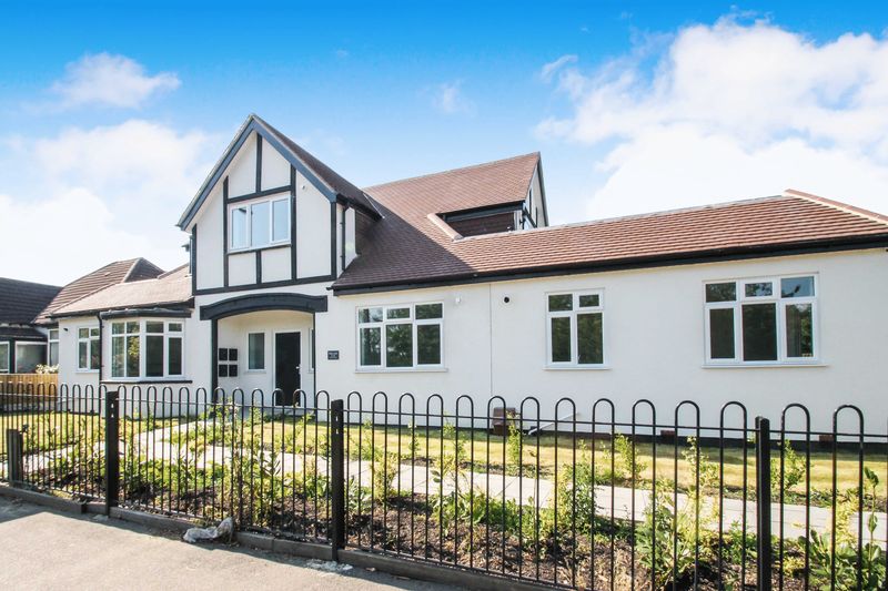 Flat Kenton Road in Greater London
