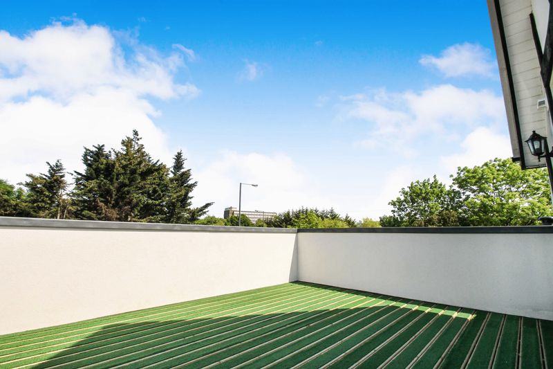 Flat Kenton Road in Greater London