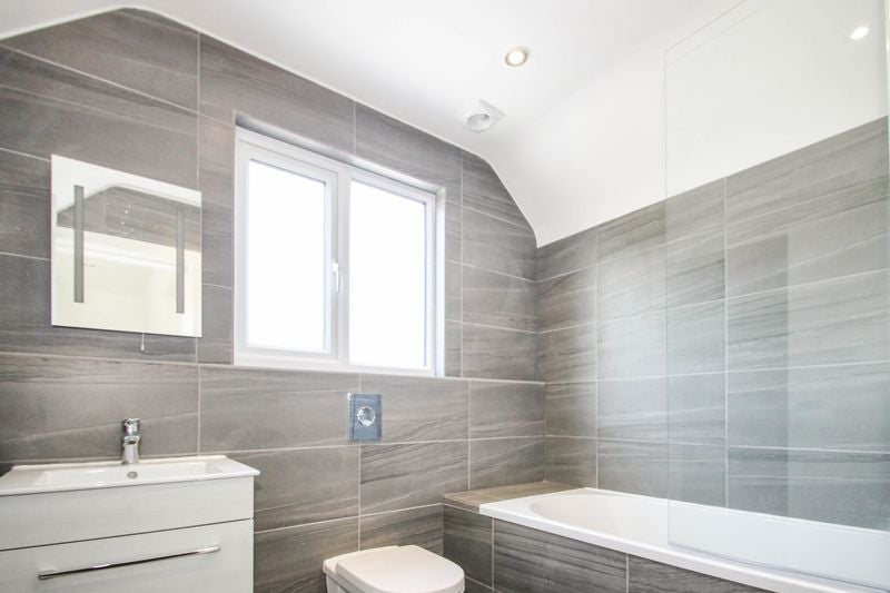 Flat Kenton Road in Greater London