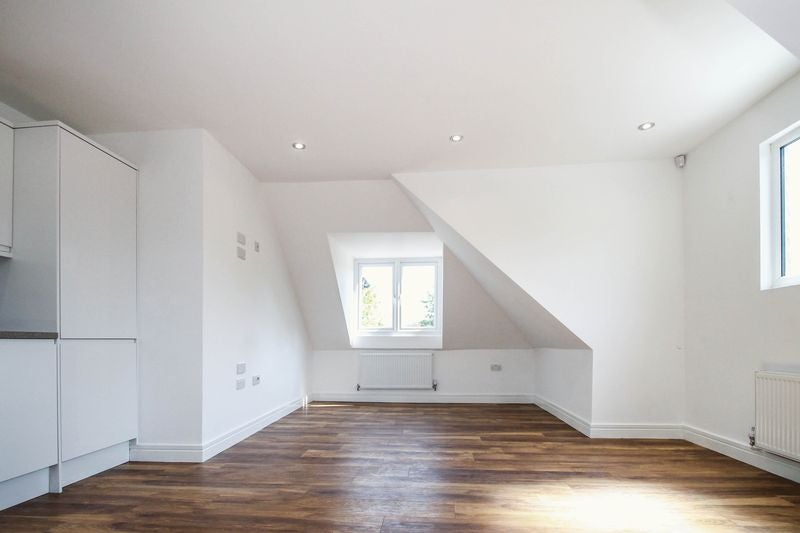 Flat Kenton Road in Greater London