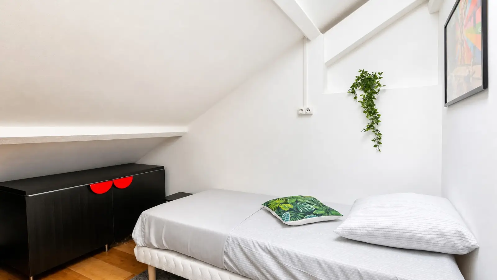 Room Rue Victor Hugo in Paris