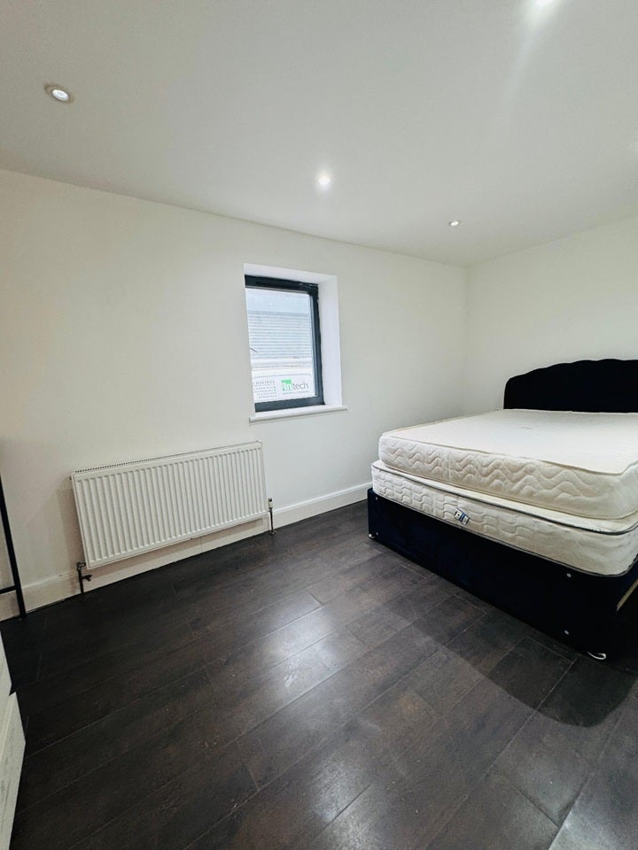 Flat Imperial Court in Greater London