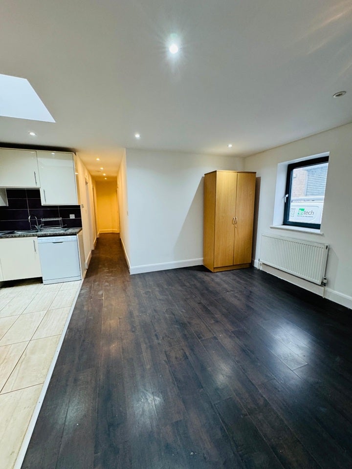 Flat Imperial Court in Greater London