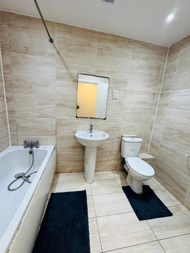 Flat Imperial Court in Greater London