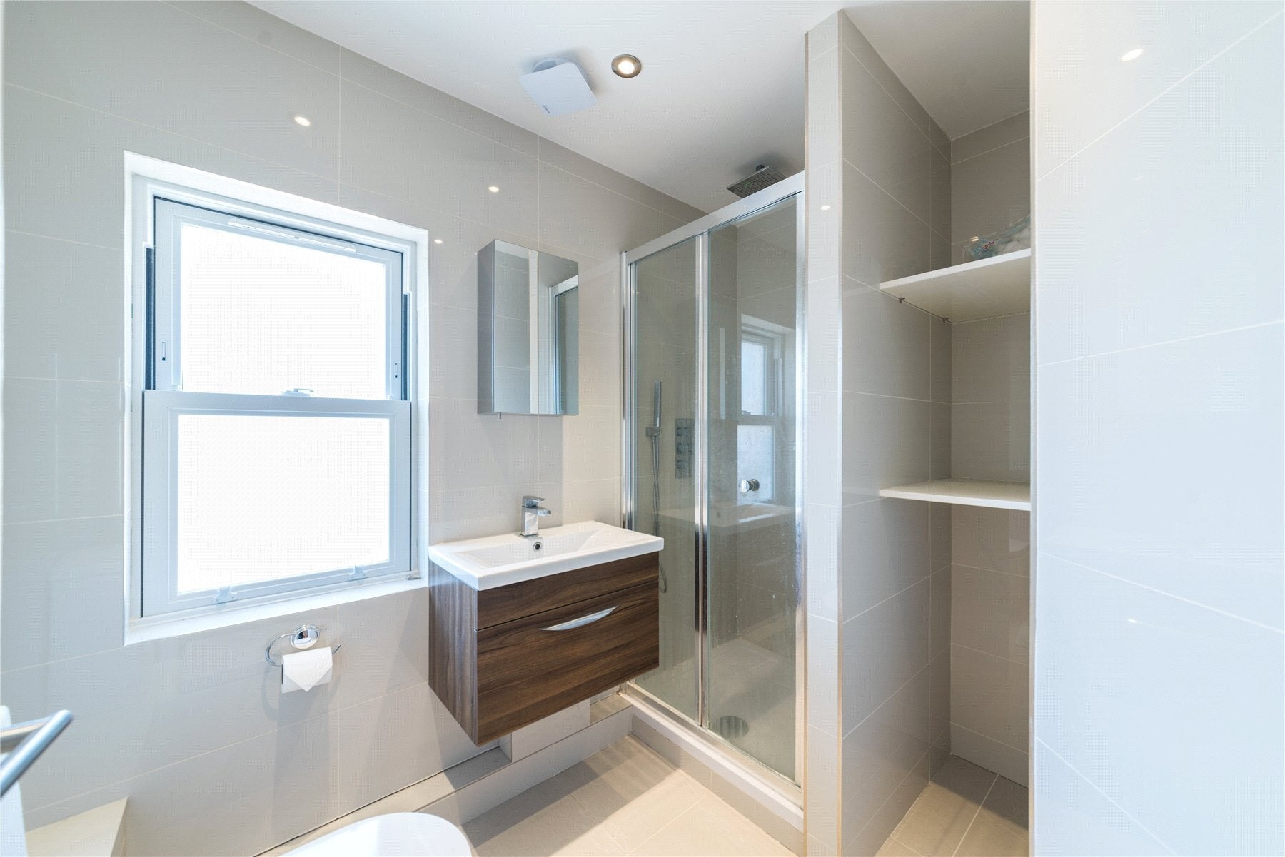 Flat Heather Place in Elmbridge
