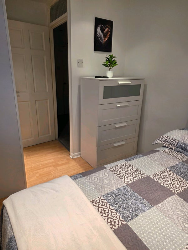 Room Graham Road in Greater London