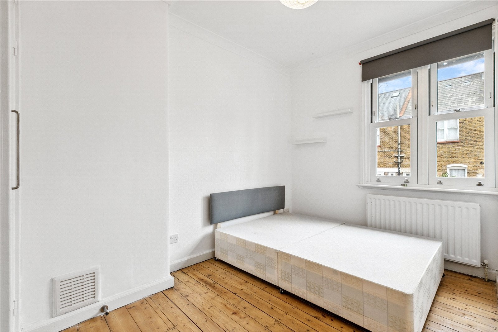 Flat Cowick Road in Greater London