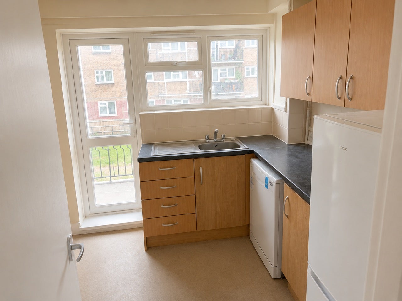 Flat Devon Close in Greater London