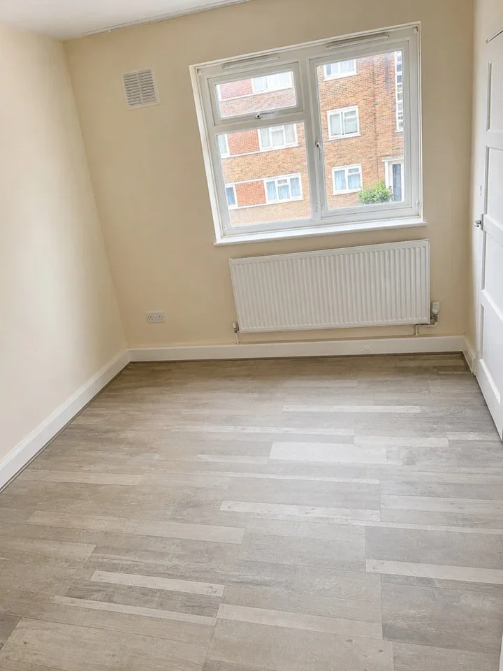 Flat Devon Close in Greater London