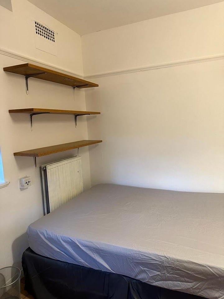 Room Becklow Gardens in Greater London