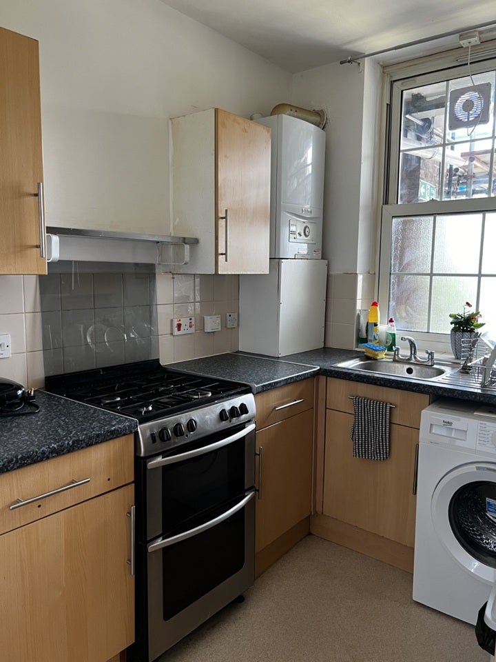 Room Becklow Gardens in Greater London