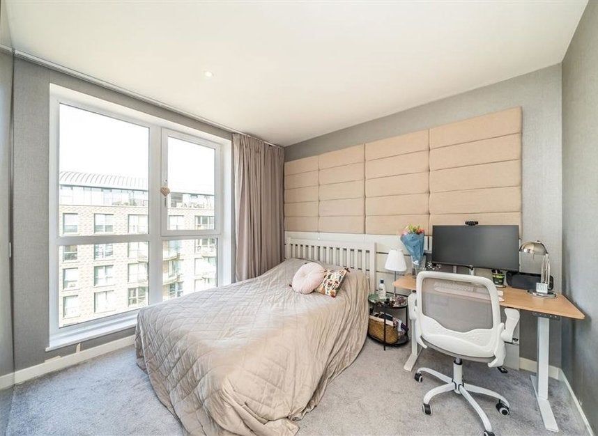 Flat Ottley Drive in Greater London