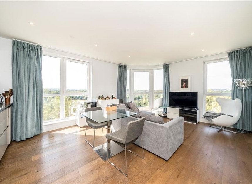 Flat Ottley Drive in Greater London