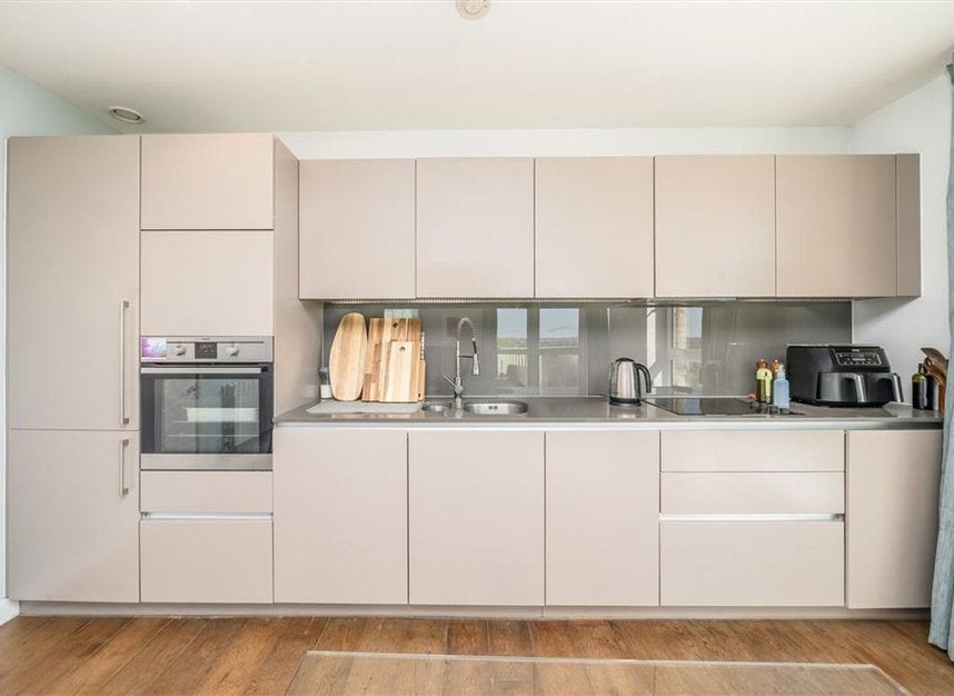 Flat Ottley Drive in Greater London