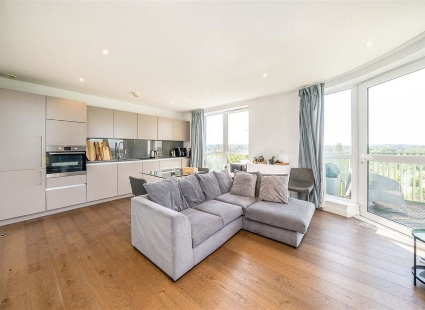 Flat Ottley Drive in Greater London