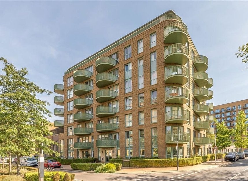 Flat Ottley Drive in Greater London