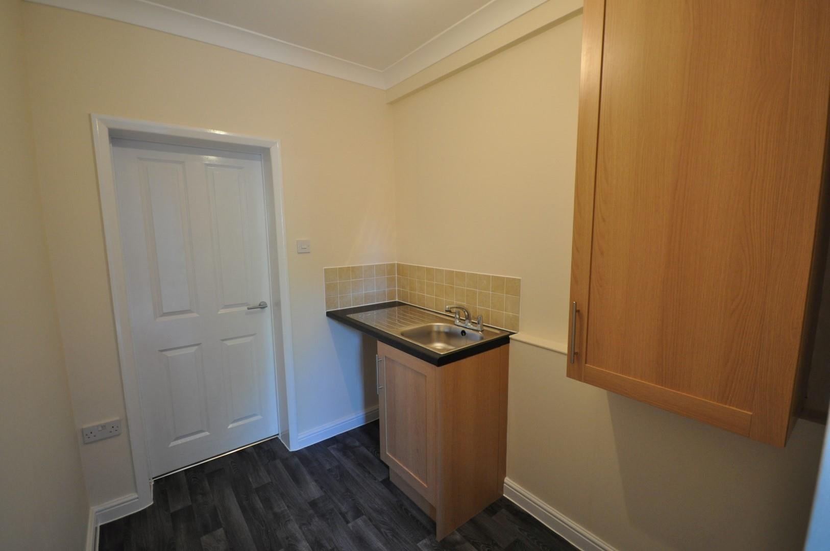 Flat Ardleigh Green Road in Greater London