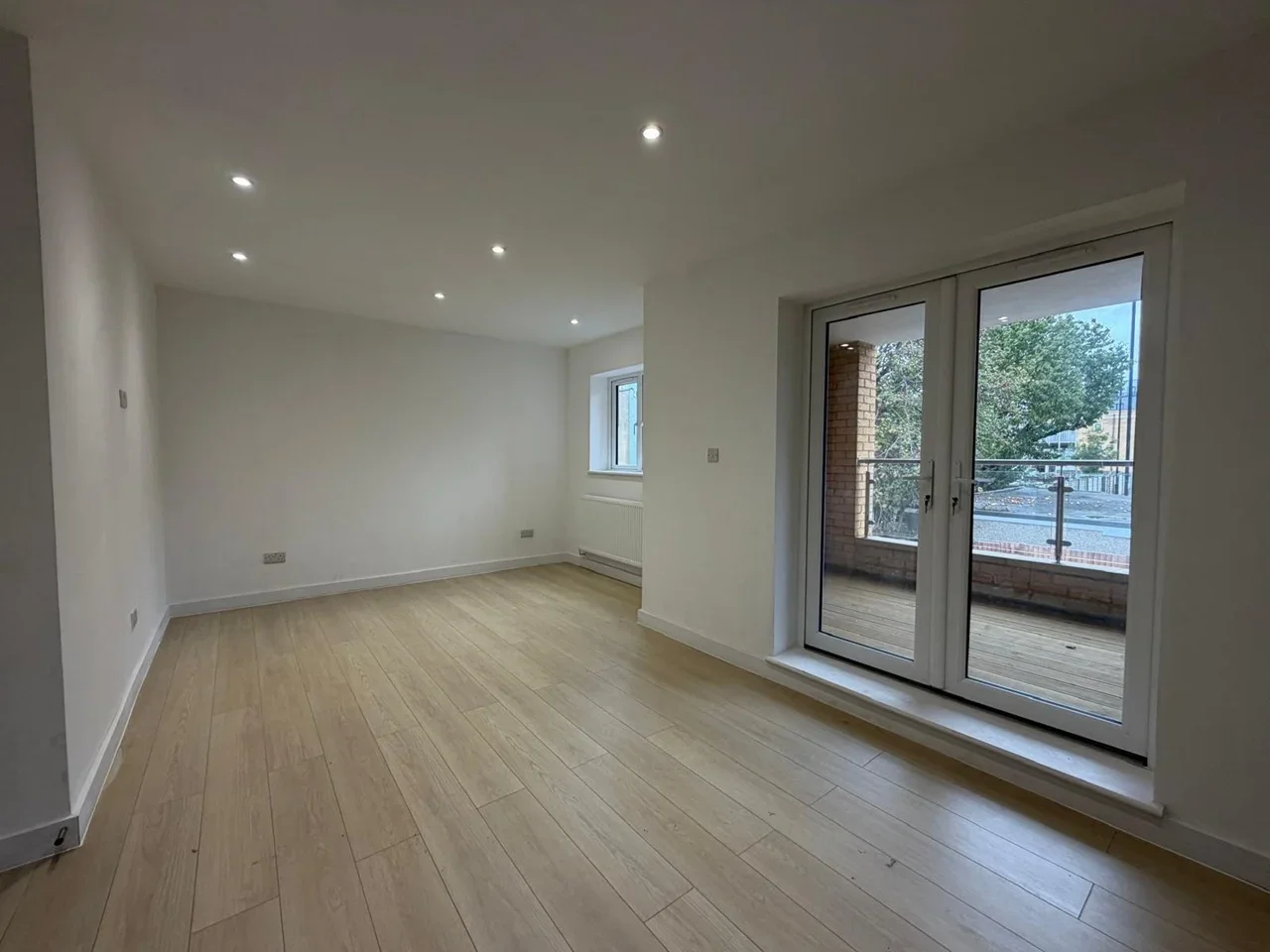 Flat Thornhill Road in Greater London