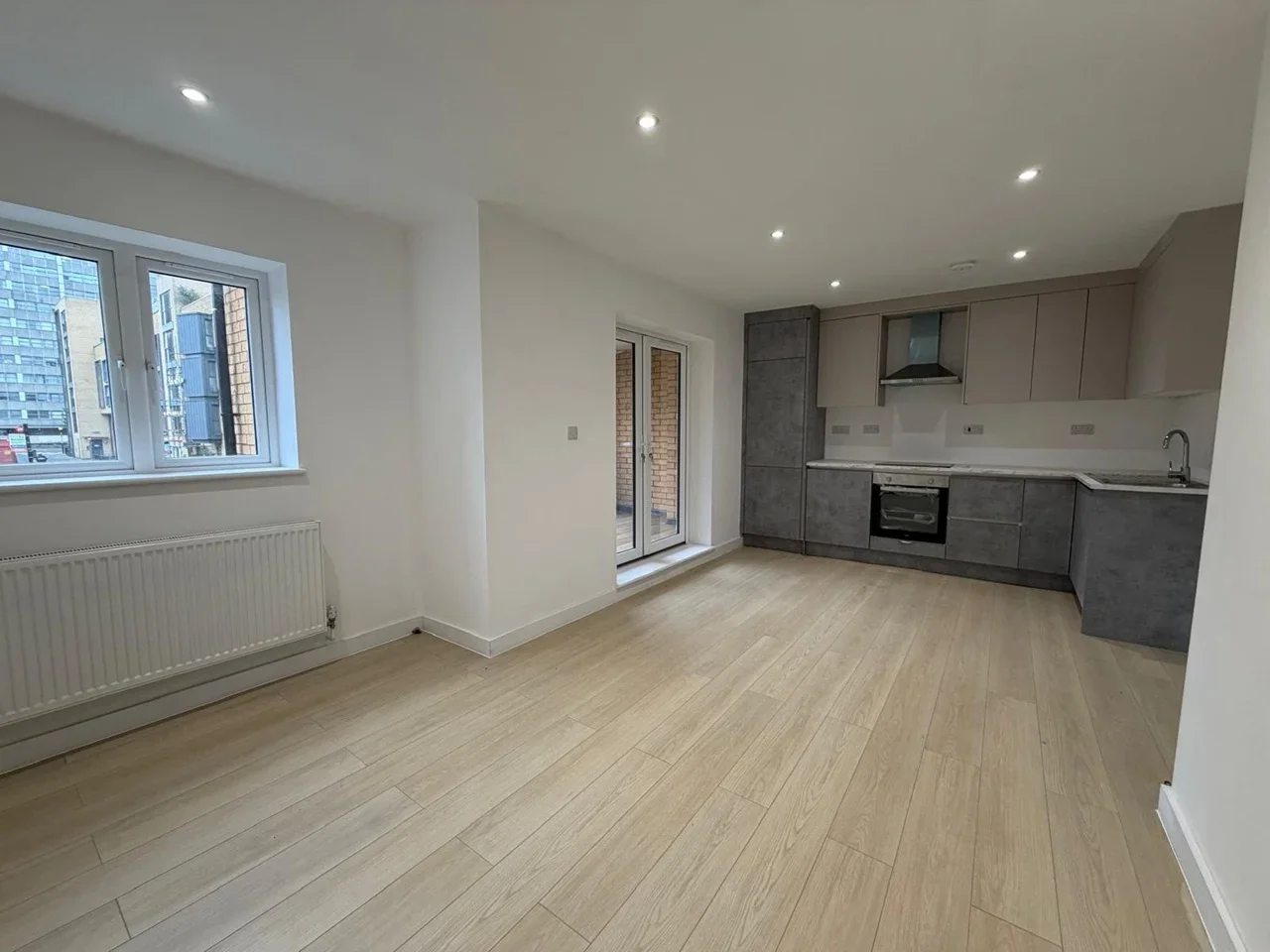 Flat Thornhill Road in Greater London