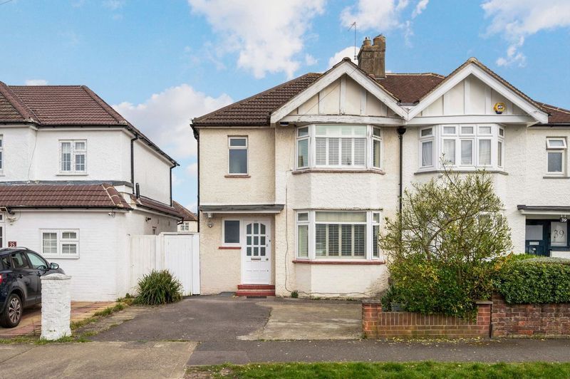 House Kingsmead Avenue in Greater London