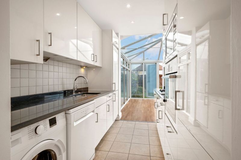 House Kingsmead Avenue in Greater London
